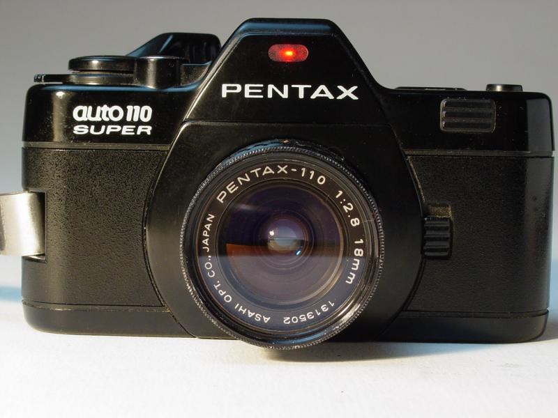 Pentax Auto 110 Super 实机照片，摄影：Ppro at English Wikipedia
